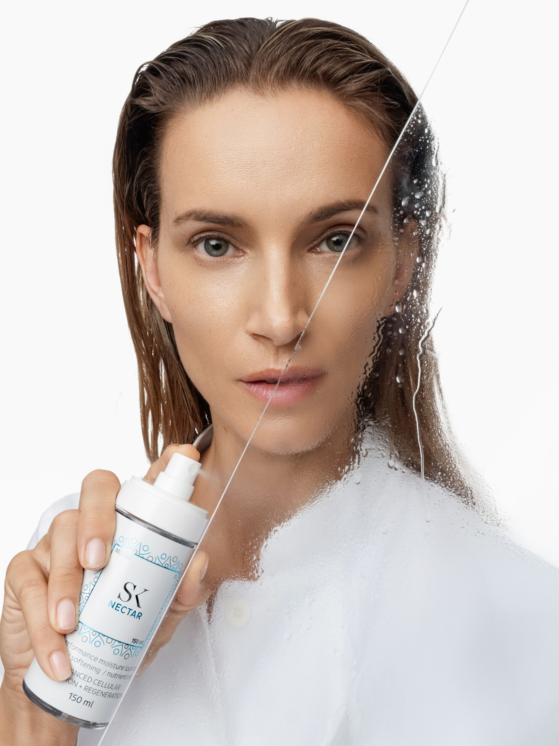 Skintegra Nectar hidratantna esencija sa 14 ovlaživača za dehidriranu i umornu kožu u bočici sa ženom