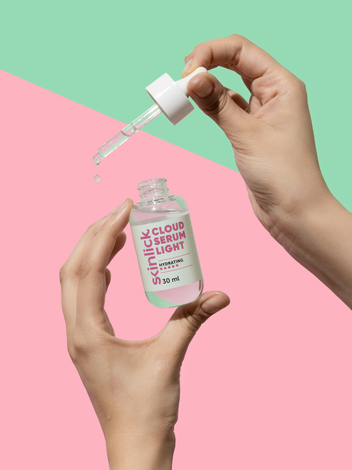 Skinlick Cloud serum light hidratantni serum za kožu sklonu aknama i začepljenim porama u bočici i prikazom teksture iz pipete