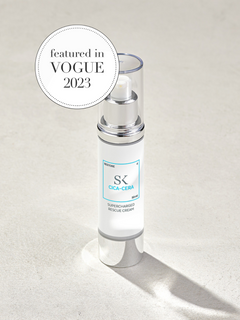 Skintegra CICA-CERA tretmanska krema sa ceramidima i CICA kompleksom u bočici i sa Vogue znakom